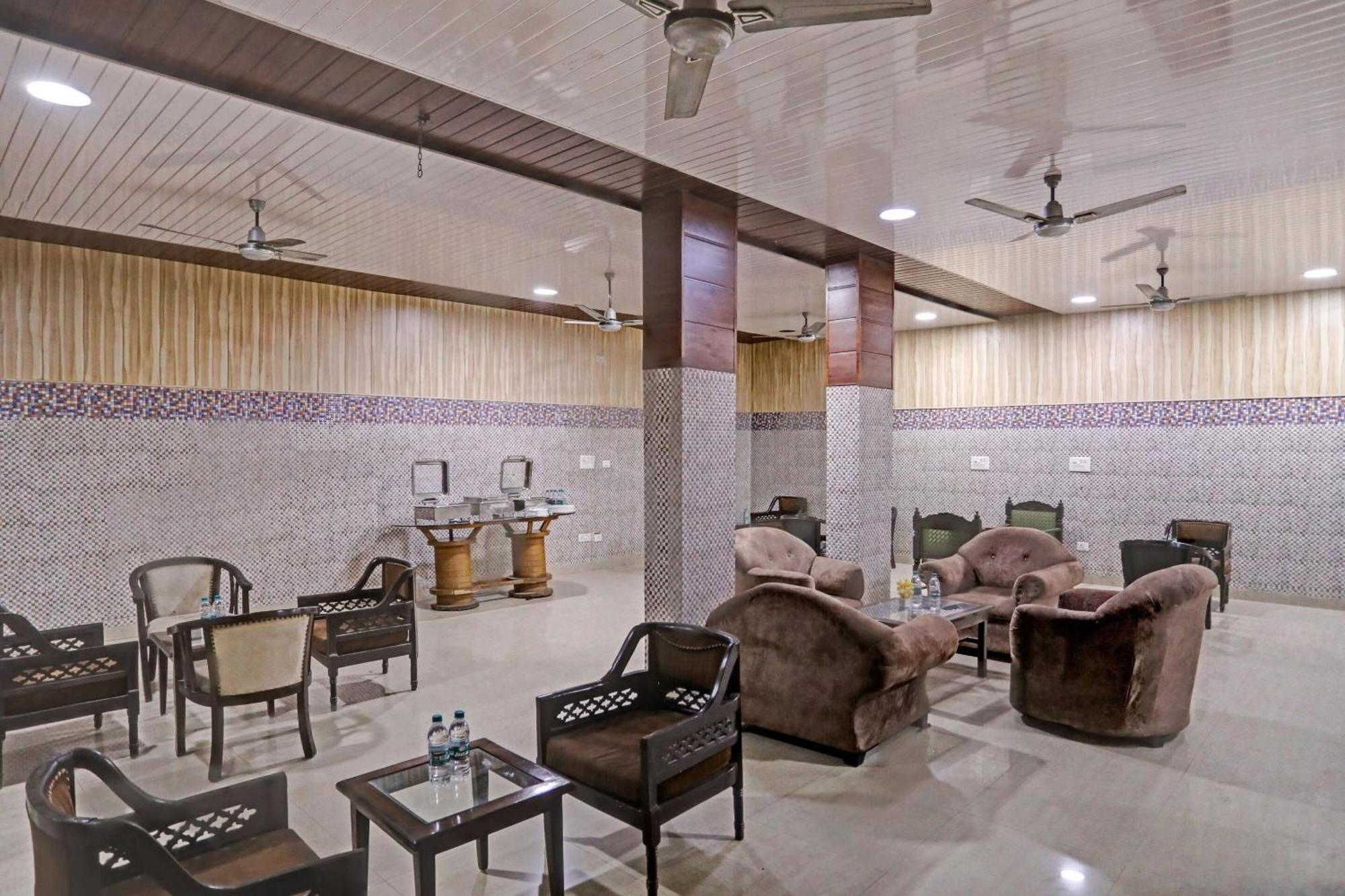 Townhouse The Premier View Near Iskcon Temple Noida Hotel ภายนอก รูปภาพ
